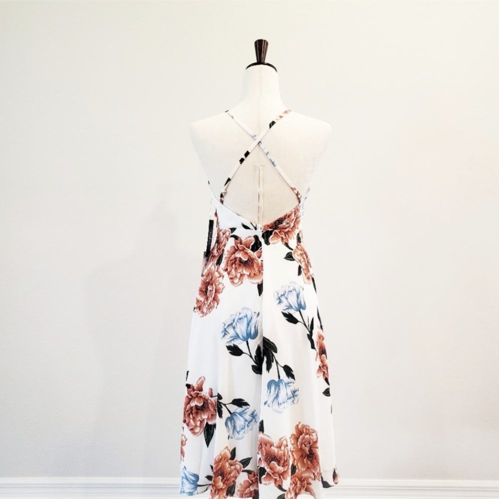 Lulu's summer floral dress - Picture 3 of 11